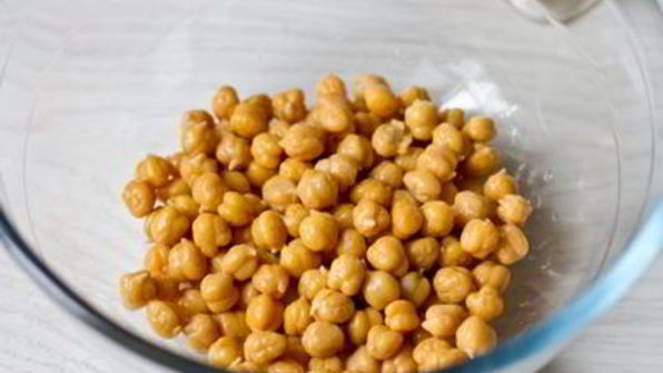 хумус с вялеными томатами