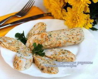 Колбаса из куриного филе с овощами