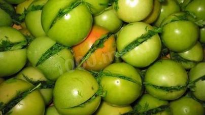 Квашеные зеленые помидоры с чесноком на зиму