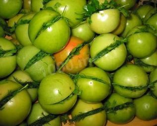 Квашеные зеленые помидоры с чесноком на зиму