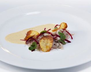 Маринованная скумбрия со свеклой