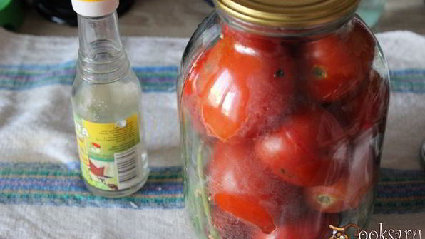 маринованные помидоры с базиликом и семенами горчицы