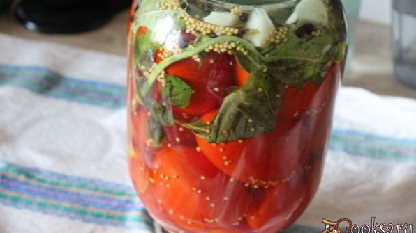 маринованные помидоры с базиликом и семенами горчицы