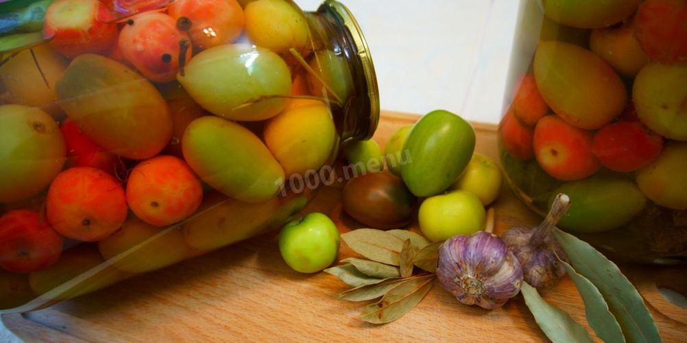 Рецепт очень вкусные маринованные зеленые помидоры с ранеткой