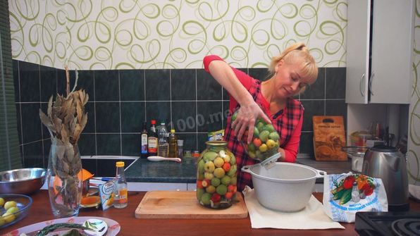 очень вкусные маринованные зеленые помидоры с ранеткой