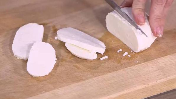 бисквитный омлет с козьим сыром и розмариновым песто