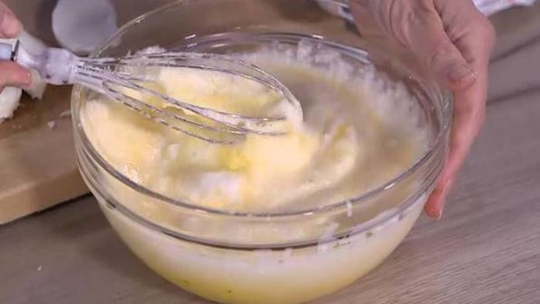 бисквитный омлет с козьим сыром и розмариновым песто