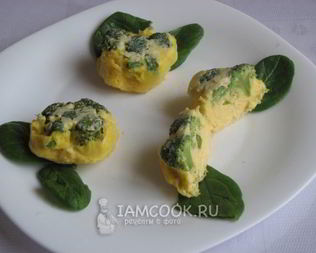 Брокколи в сырном омлете с чесноком