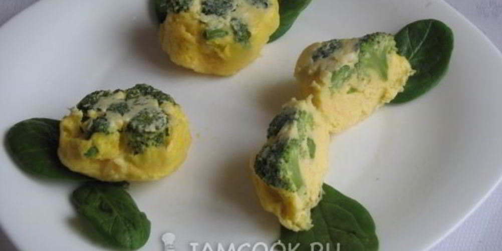 Рецепт брокколи в сырном омлете с чесноком
