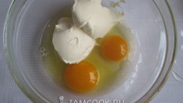 брокколи в сырном омлете с чесноком