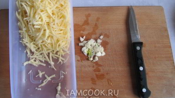 брокколи в сырном омлете с чесноком