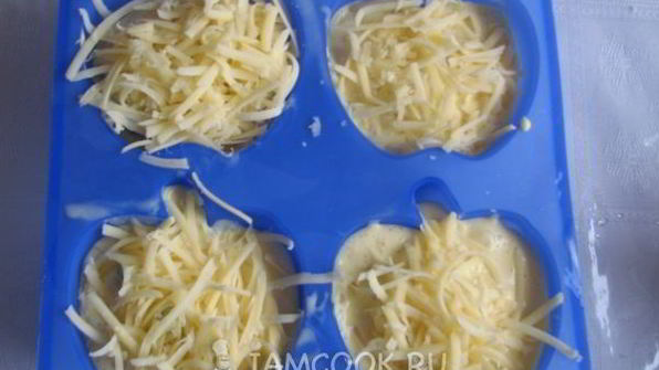 брокколи в сырном омлете с чесноком