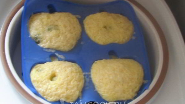 брокколи в сырном омлете с чесноком