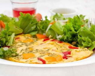Быстрый омлет с овощами