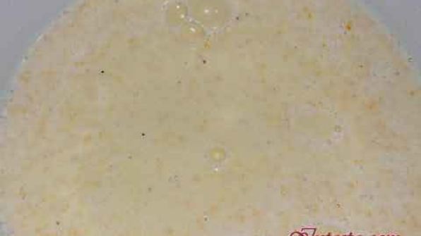 фриттата с зеленым горошком, ветчиной и луком