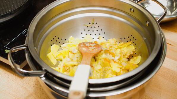 картофельно-луковый омлет