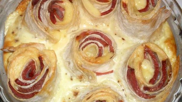 омлет — букет с розами из лаваша