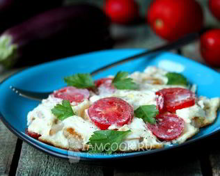 Омлет из перепелиных яиц с баклажанами и помидорами