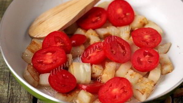 омлет из перепелиных яиц с баклажанами и помидорами