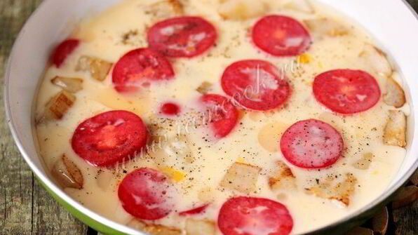 омлет из перепелиных яиц с баклажанами и помидорами