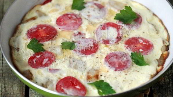 омлет из перепелиных яиц с баклажанами и помидорами