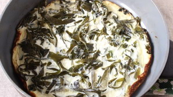 омлет камуфляж с морской капустой