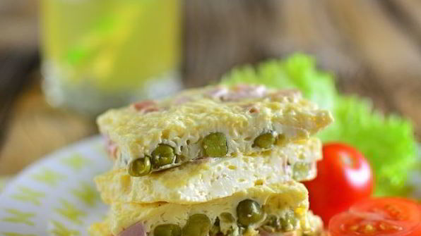 омлет на сковороде