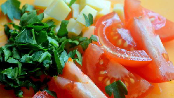 омлет на сметане с томатами и сыром