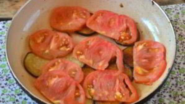 омлет с баклажанами и помидорами