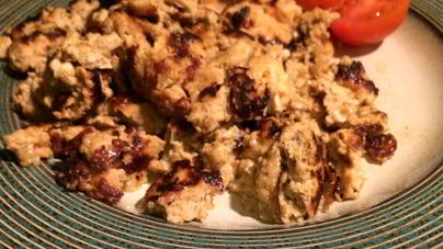 Омлет с бальзамическим уксусом, базиликом и свежими помидорами