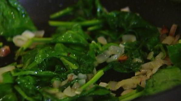 омлет с гренками, брынзой и шпинатом