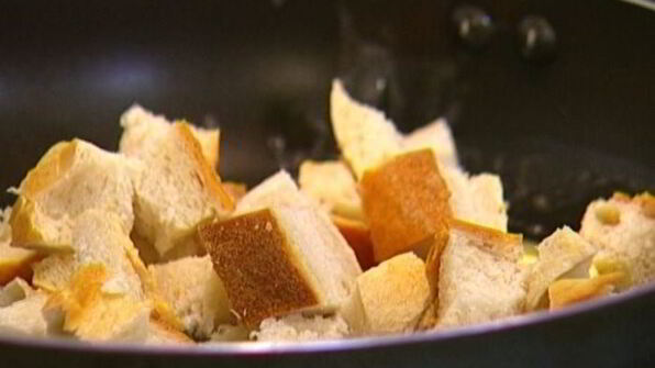 омлет с гренками, брынзой и шпинатом