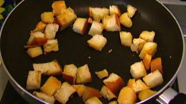 омлет с гренками, брынзой и шпинатом