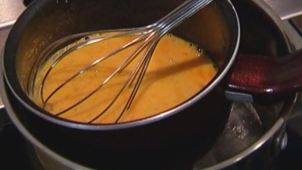 омлет с грибами и охотничьими колбасками