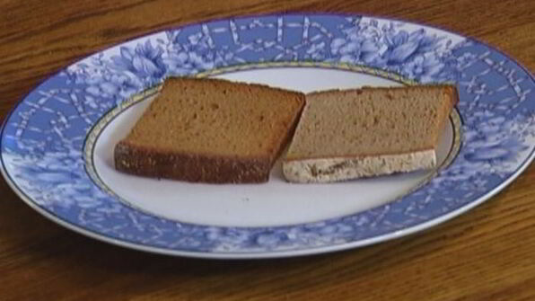 омлет с грибами и охотничьими колбасками