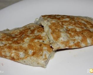 Омлет с грушей и сыром Дор блю