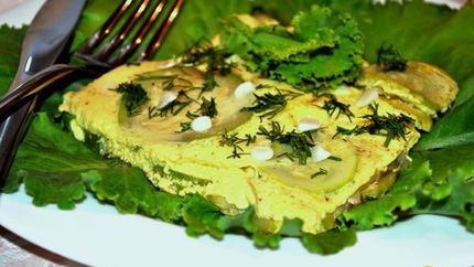 Омлет с кабачками и чесноком