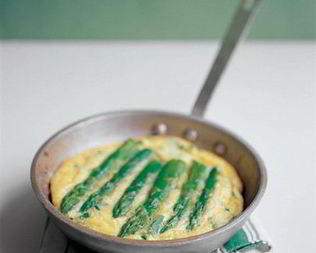 Омлет с картофелем и спаржей