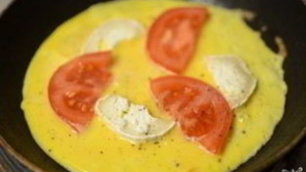 омлет с козьим сыром