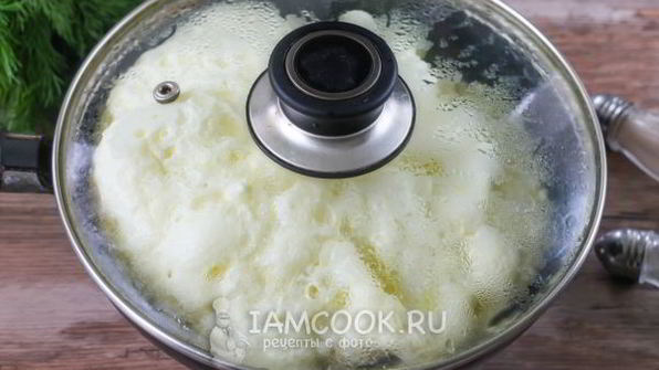 омлет с майонезом на сковороде