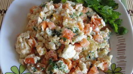 Омлет с помидорами в микроволновке