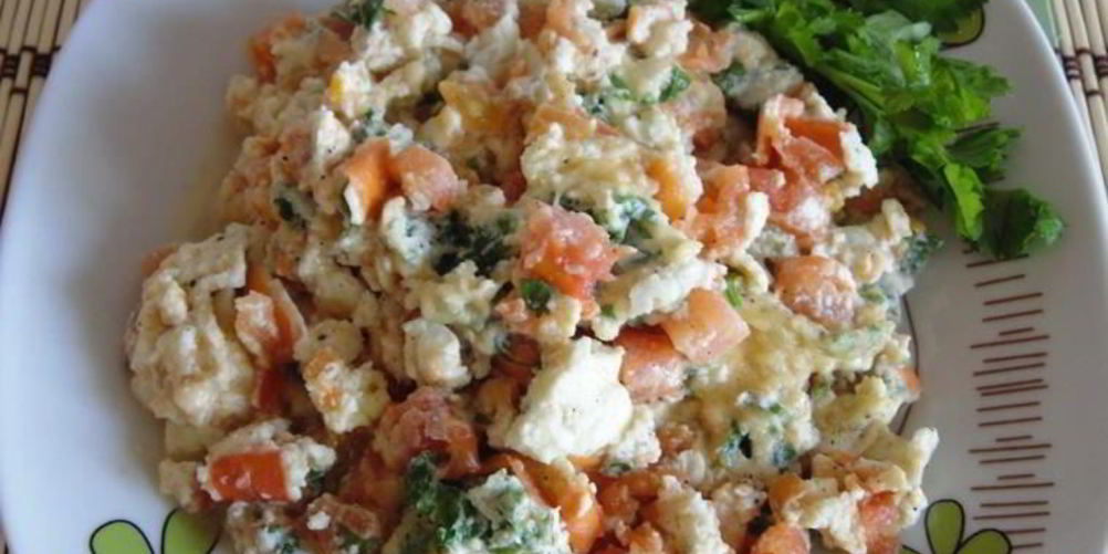 Рецепт омлет с помидорами в микроволновке