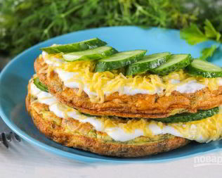 Омлет с сыром и огурцами