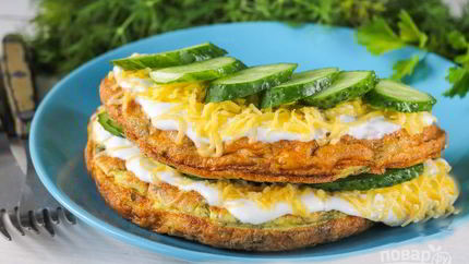 Омлет с сыром и огурцами