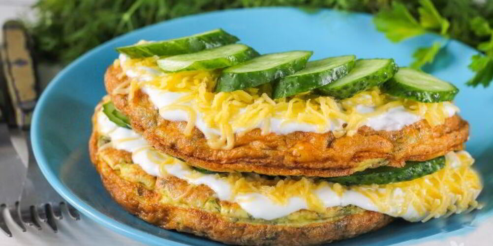Рецепт омлет с сыром и огурцами