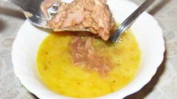 омлет с тунцом и помидорами