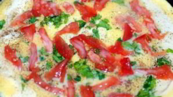 омлет с зеленью и помидорами