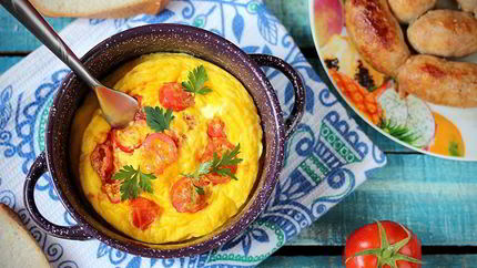 Омлет в кружке в микроволновке