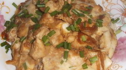 Оякодон — японский омлет с рисом и курицей