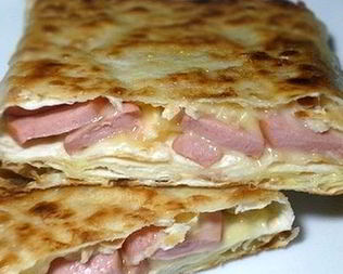 Сырный омлет Ека в лаваше